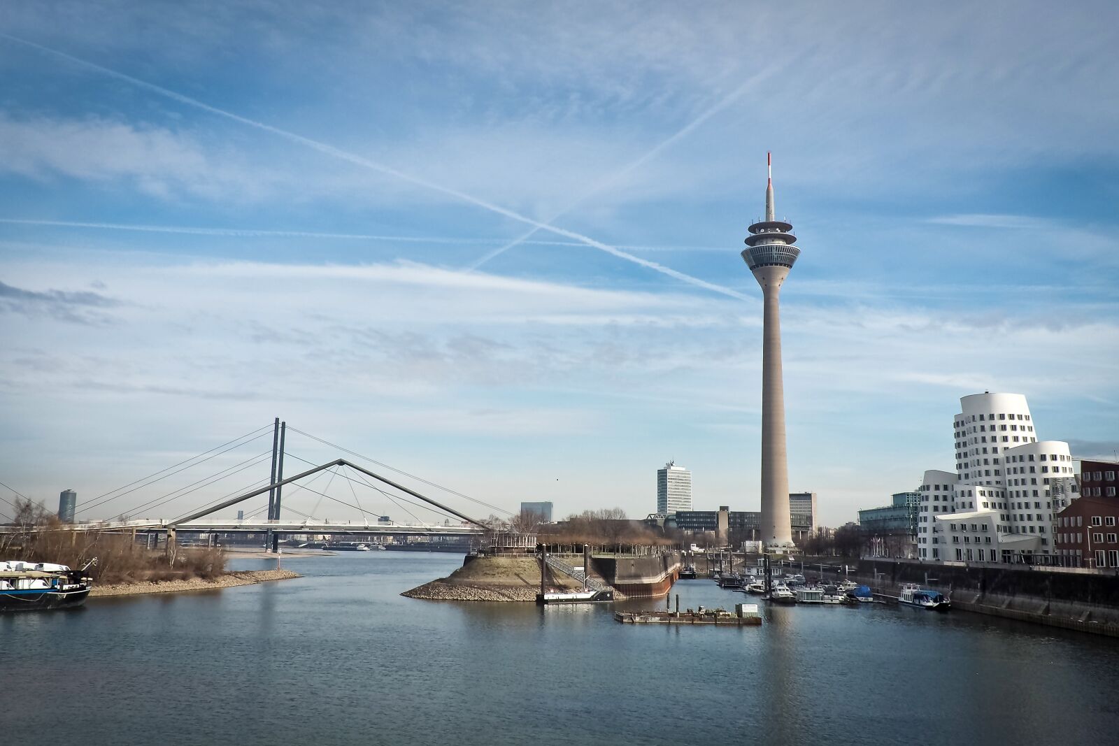 Olympus OM-D E-M10 sample photo. Skyline, düsseldorf, rhine photography