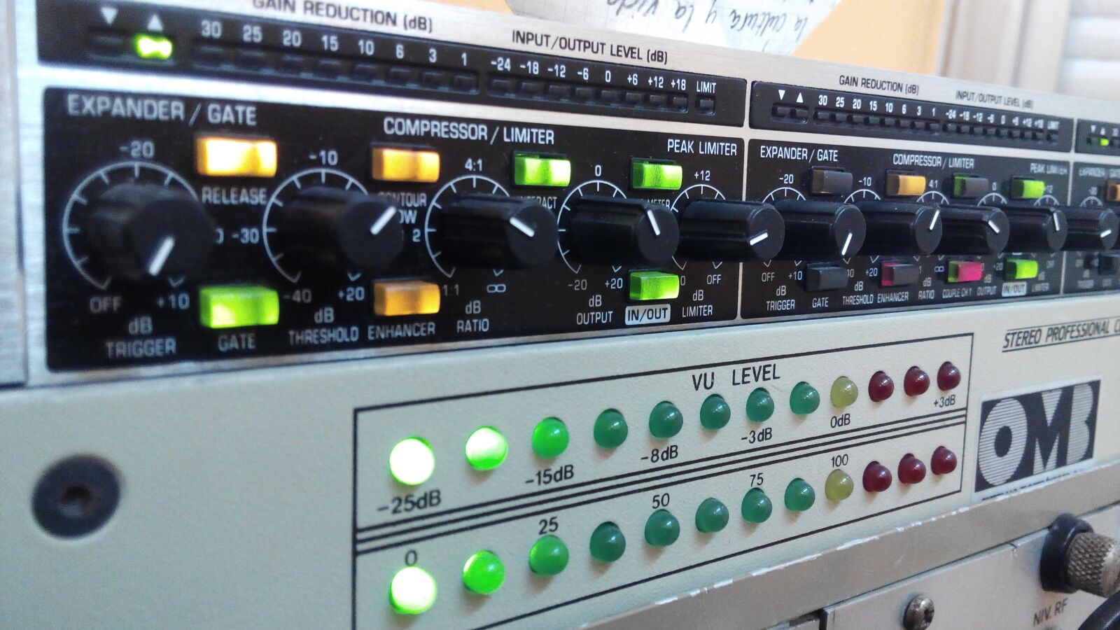 bq Aquaris E5 HD sample photo. Radio, amplifier, lights photography
