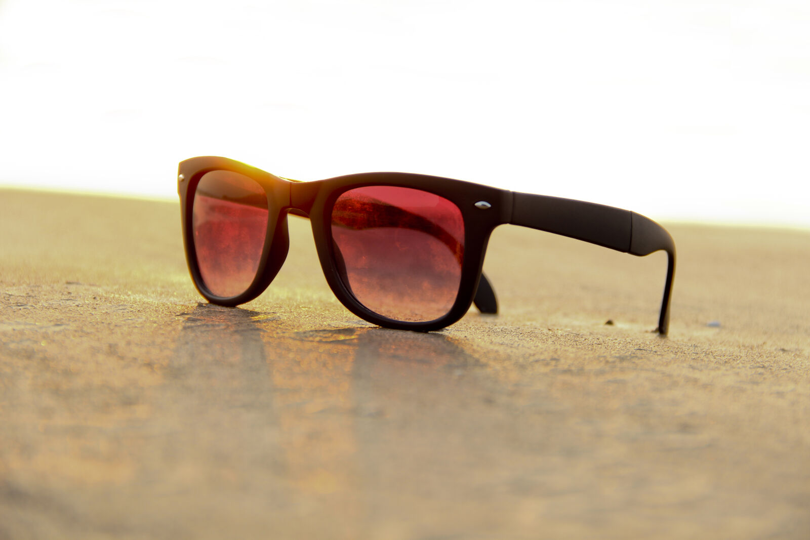 Canon EOS 600D (Rebel EOS T3i / EOS Kiss X5) sample photo. Beach, sand, summer, sunglasses photography