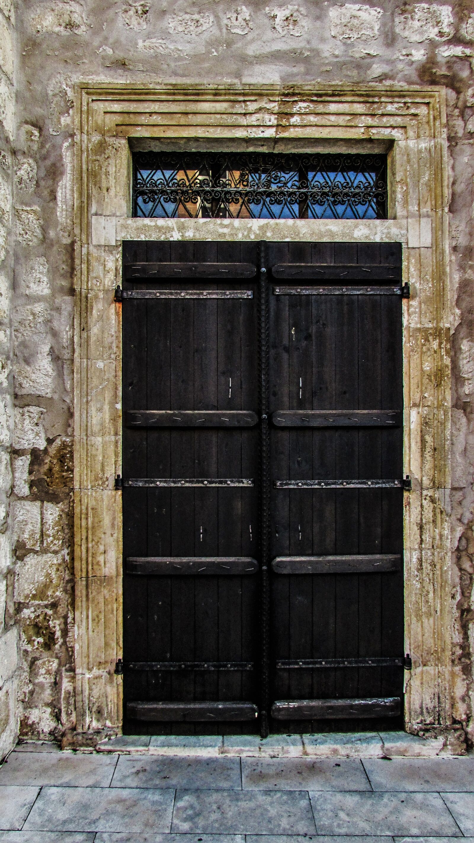 Canon PowerShot SX400 IS sample photo. Door, old, aged photography