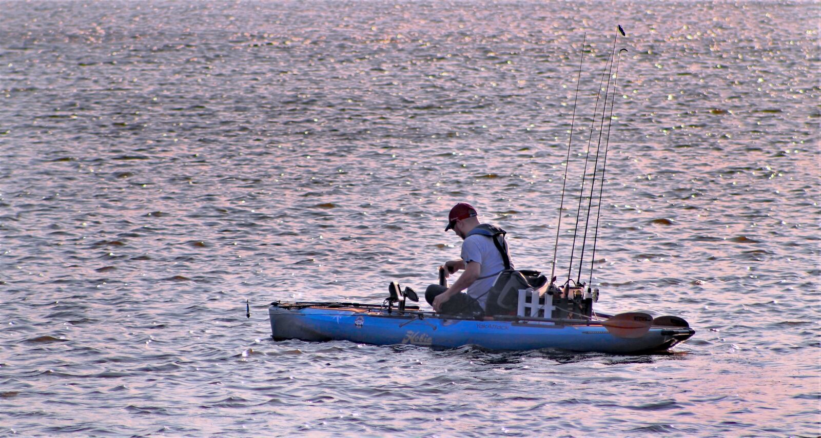 Canon EOS 1300D (EOS Rebel T6 / EOS Kiss X80) + Canon EF75-300mm f/4-5.6 sample photo. Fisherman, boat, fish photography