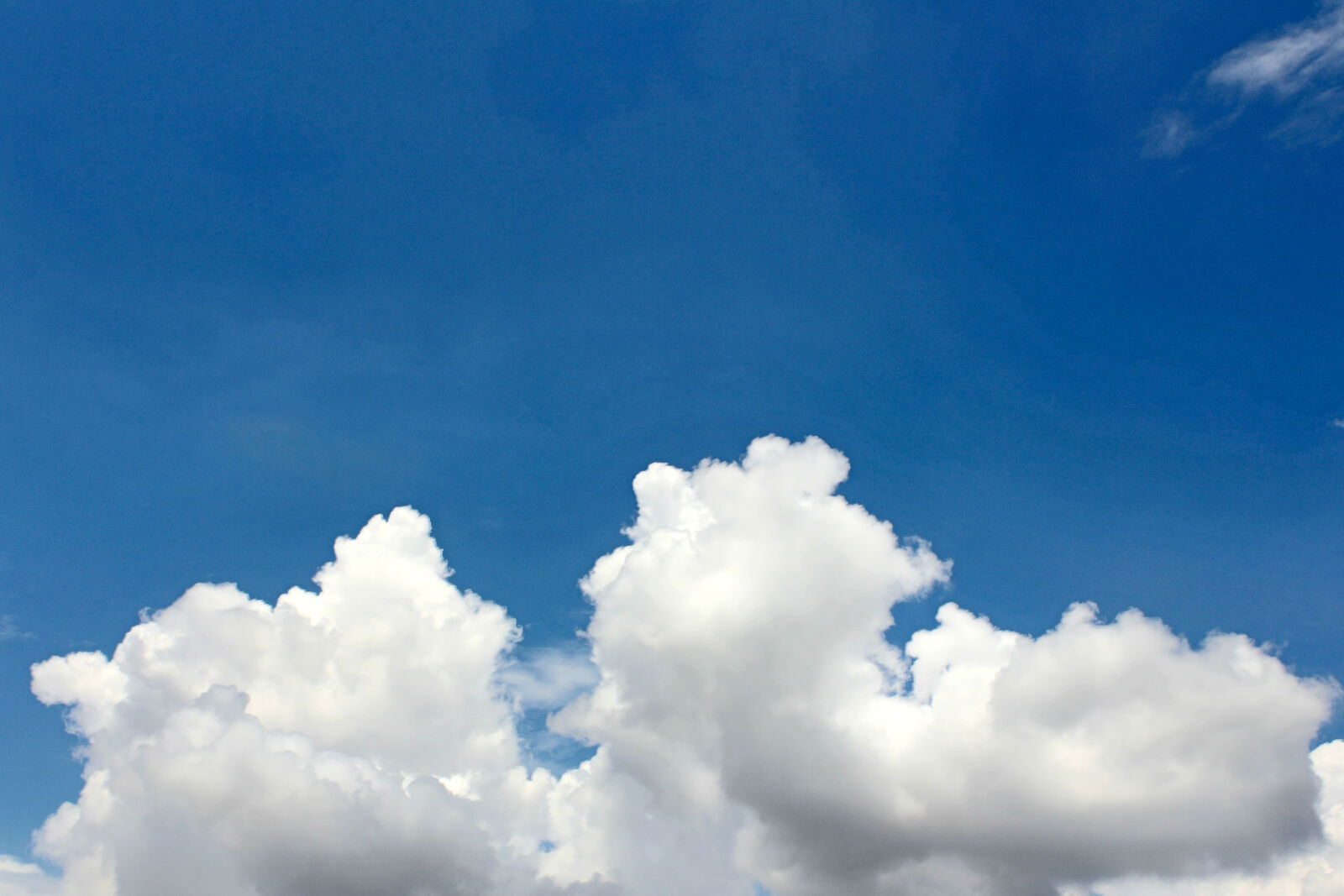 Canon EOS 650D (EOS Rebel T4i / EOS Kiss X6i) sample photo. Beautiful, blue, sky, cloudiness photography