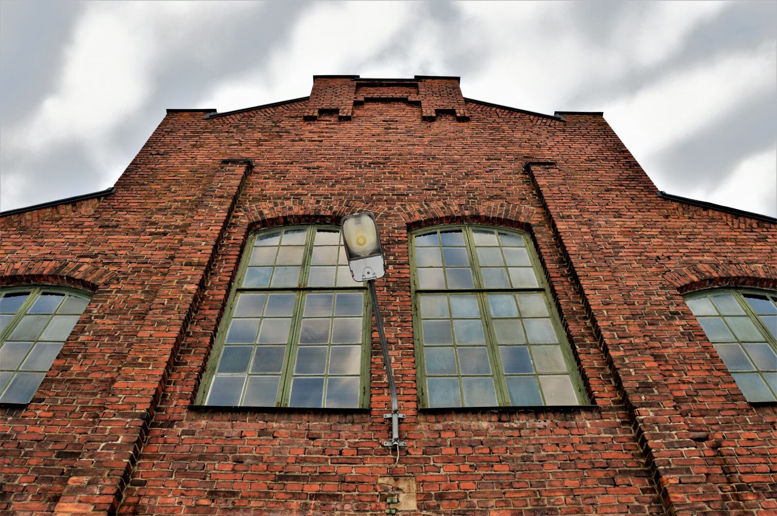 Nikon D3200 sample photo. Brick, wall, building, cloudy photography
