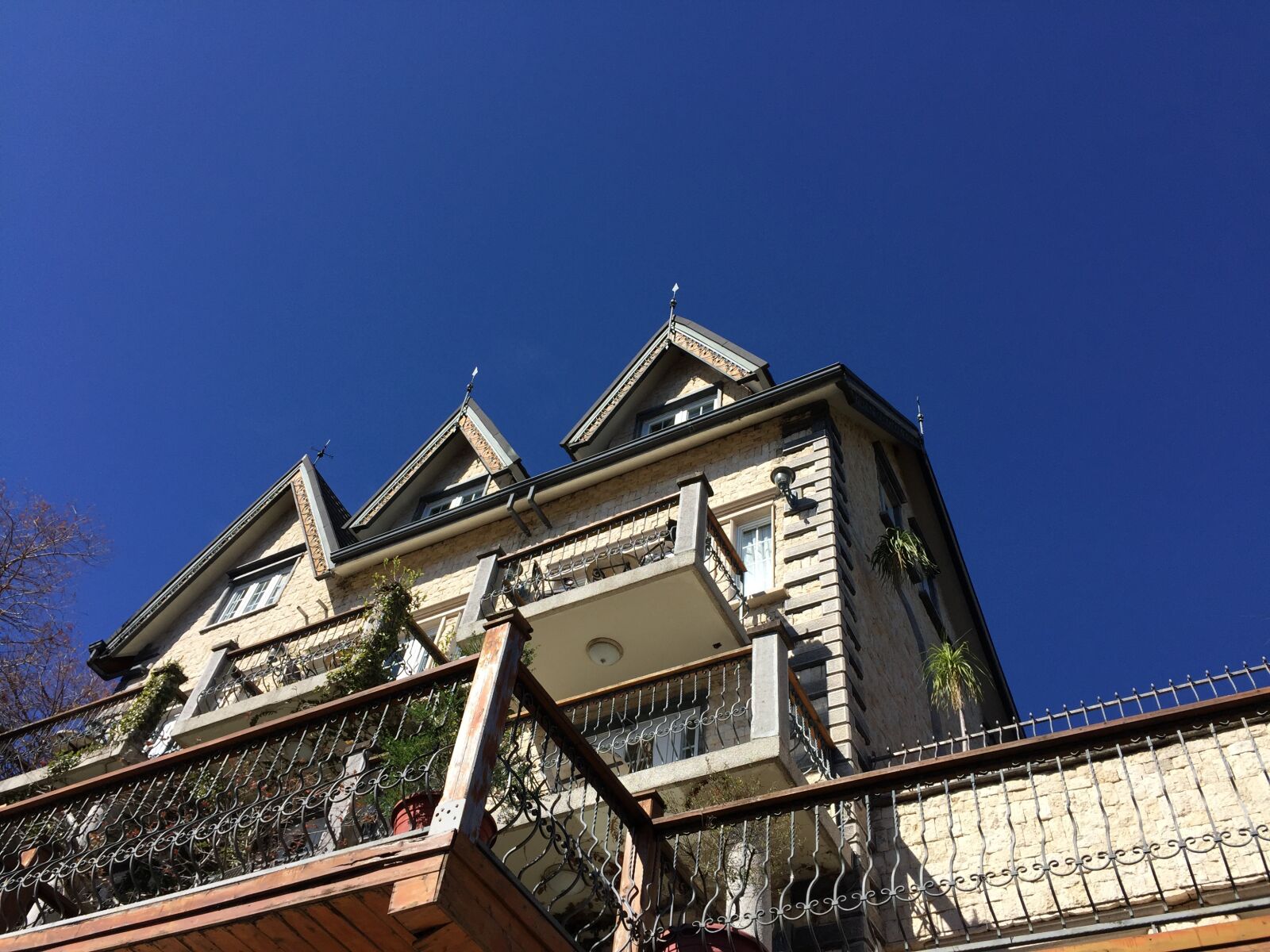 iPhone 6 back camera 4.15mm f/2.2 sample photo. House, travel, sky photography
