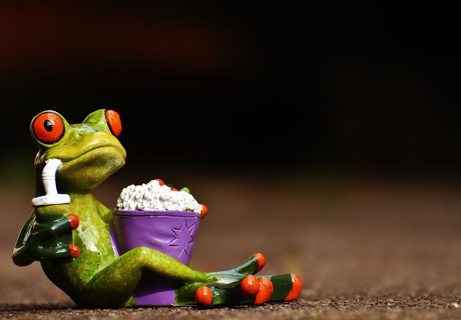 Nikon D7200 sample photo. Frog, cinema, popcorn photography