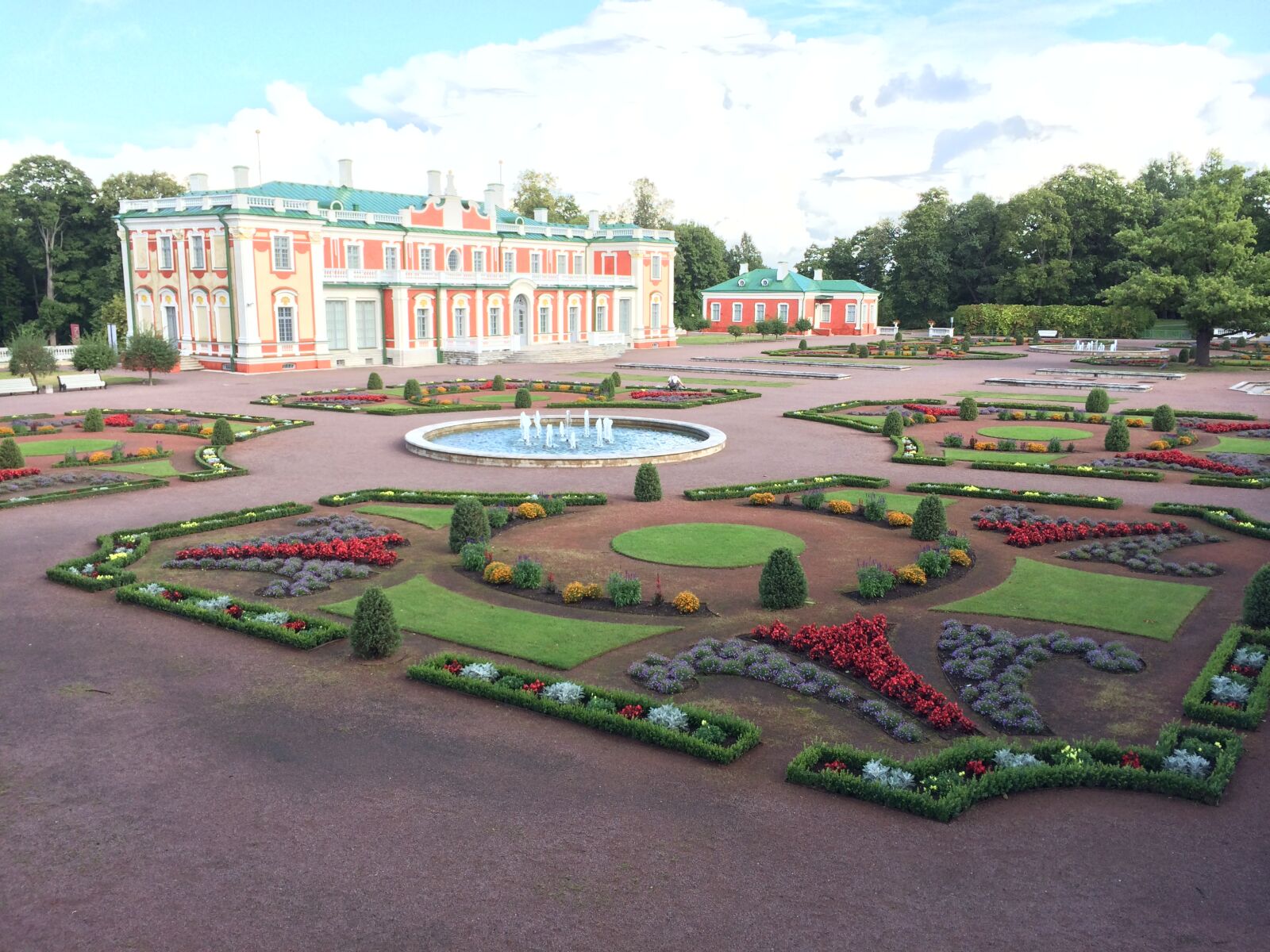 iPhone 5s back camera 4.12mm f/2.2 sample photo. Beauty, gorgeous, mansion photography