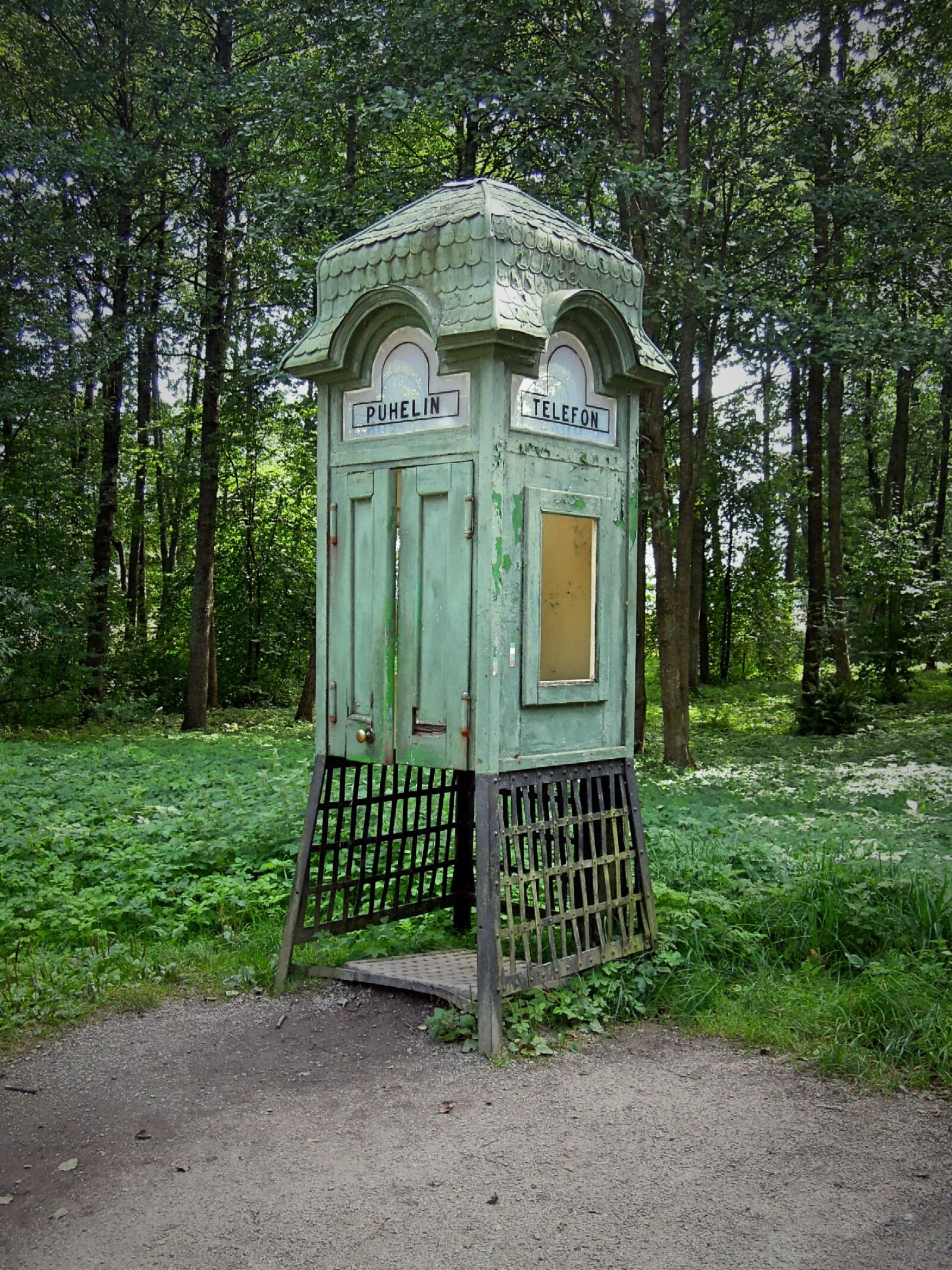 Nikon Coolpix P300 sample photo. Call box, retro, vintage photography