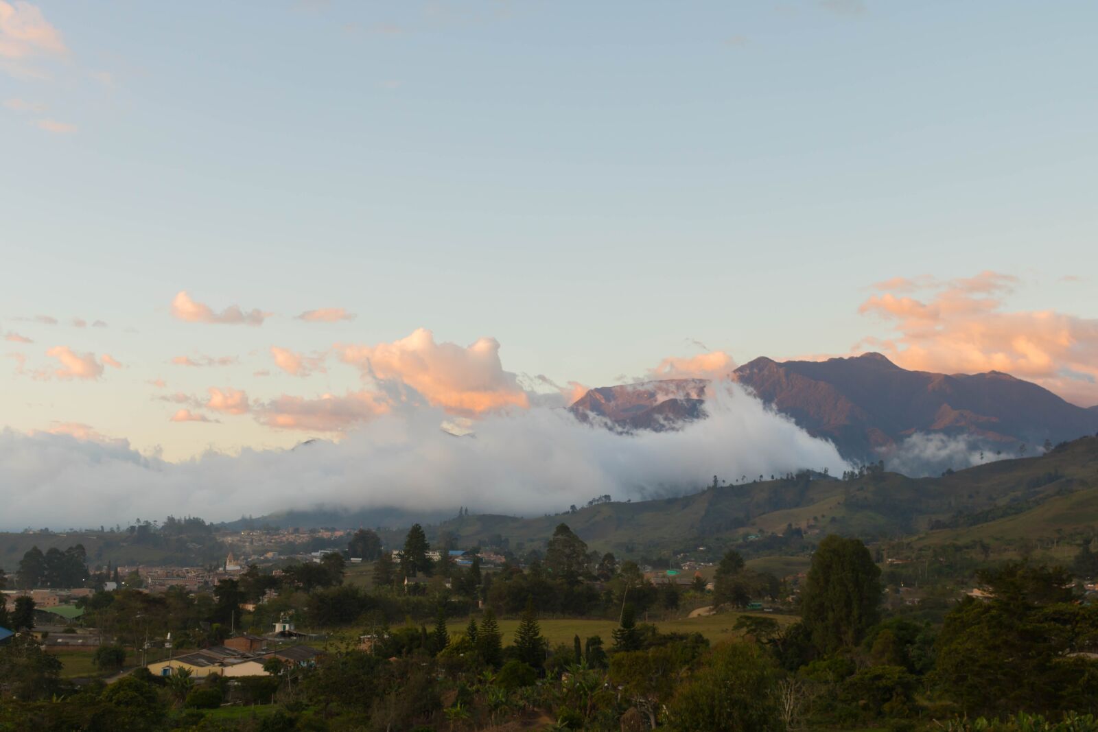 Canon EOS 750D (EOS Rebel T6i / EOS Kiss X8i) sample photo. Mountains, cloud, fog photography