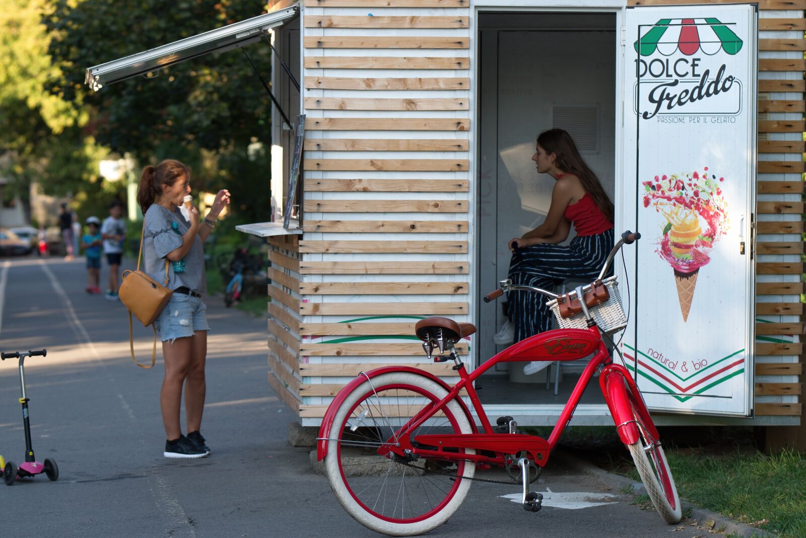 Nikon D5300 sample photo. Kiosk, ice cream, people photography