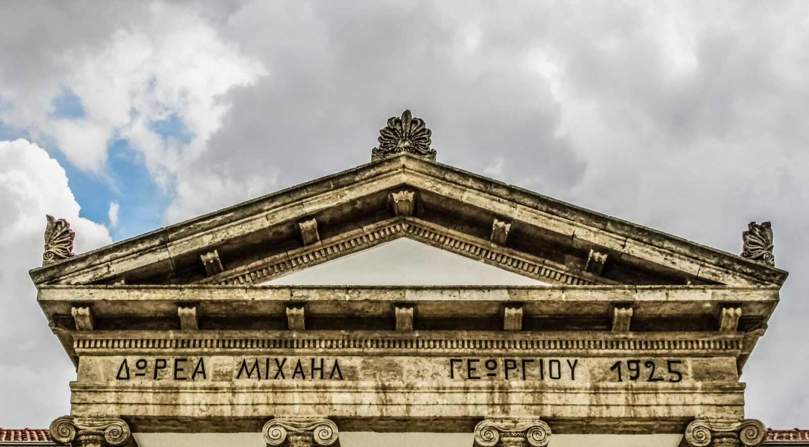 Canon PowerShot SX400 IS sample photo. Pediment, gable, architecture photography