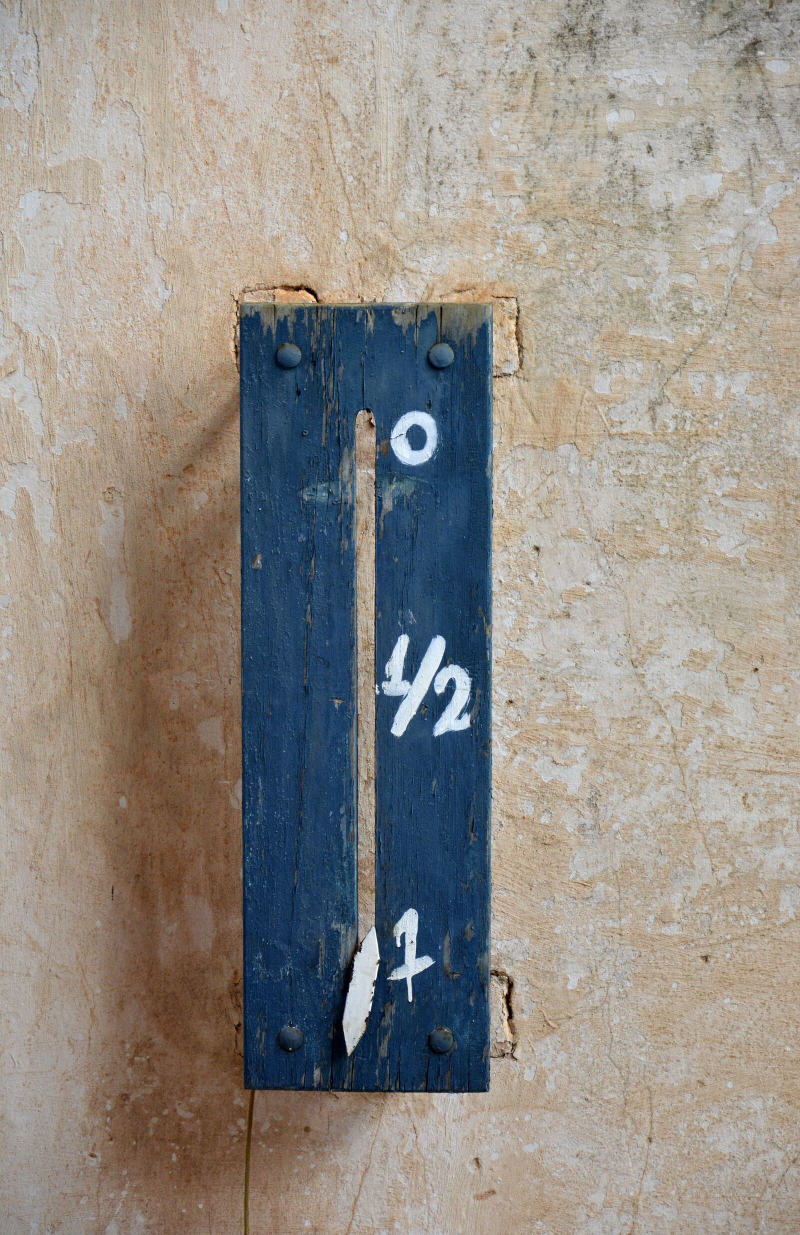 Nikon D7100 sample photo. Wall, numbers, home photography