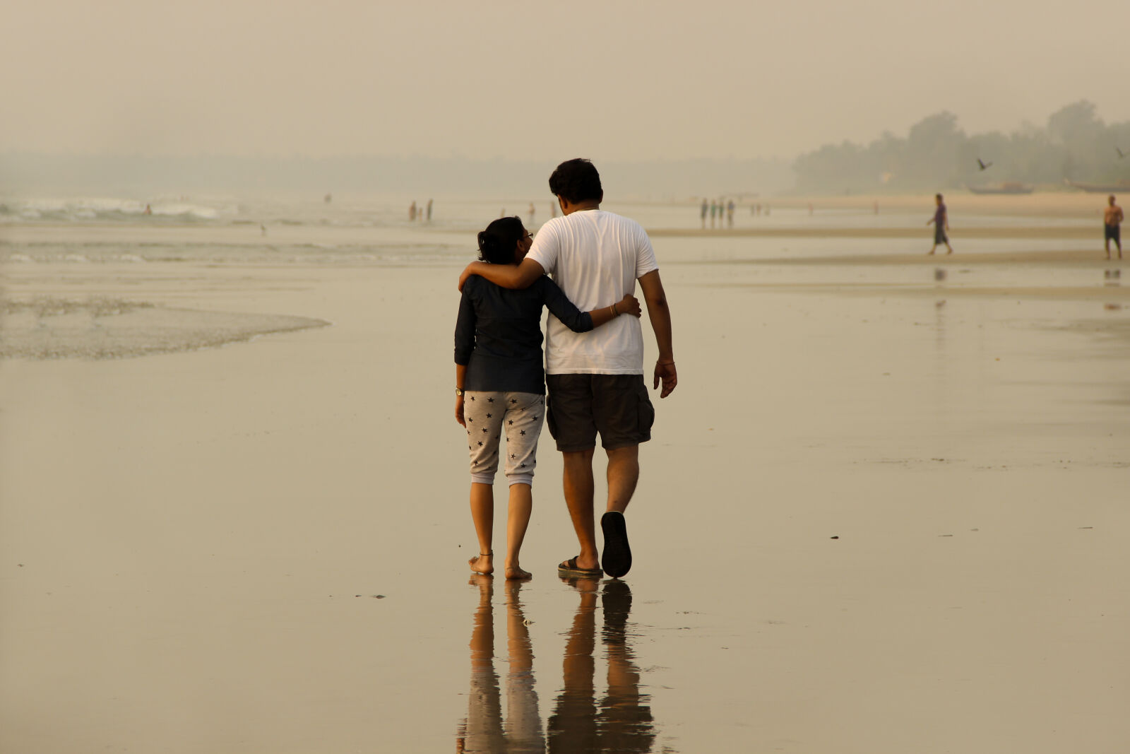 Canon EOS 600D (Rebel EOS T3i / EOS Kiss X5) sample photo. Beach, couple, love, romantic photography