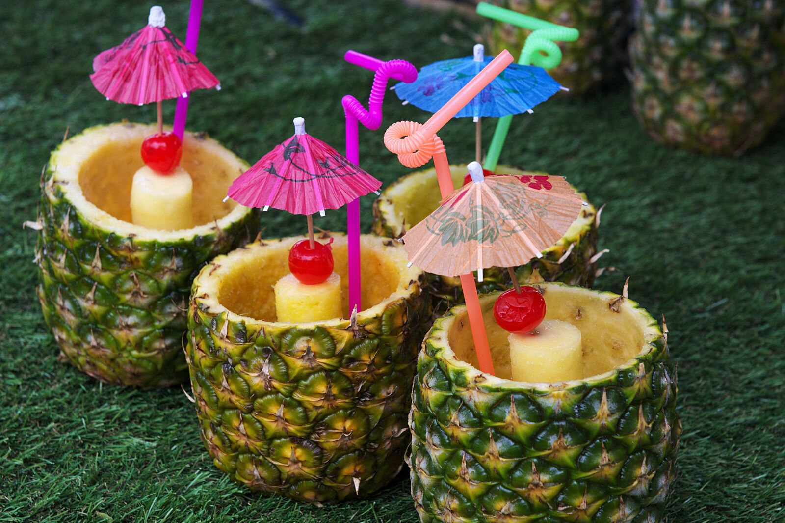 Nikon D7100 sample photo. Umbrella, pineapple, cocktail photography