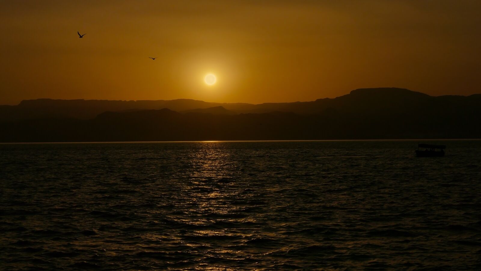 Panasonic Lumix DMC-FZ1000 sample photo. Sunset, twilight, evening photography