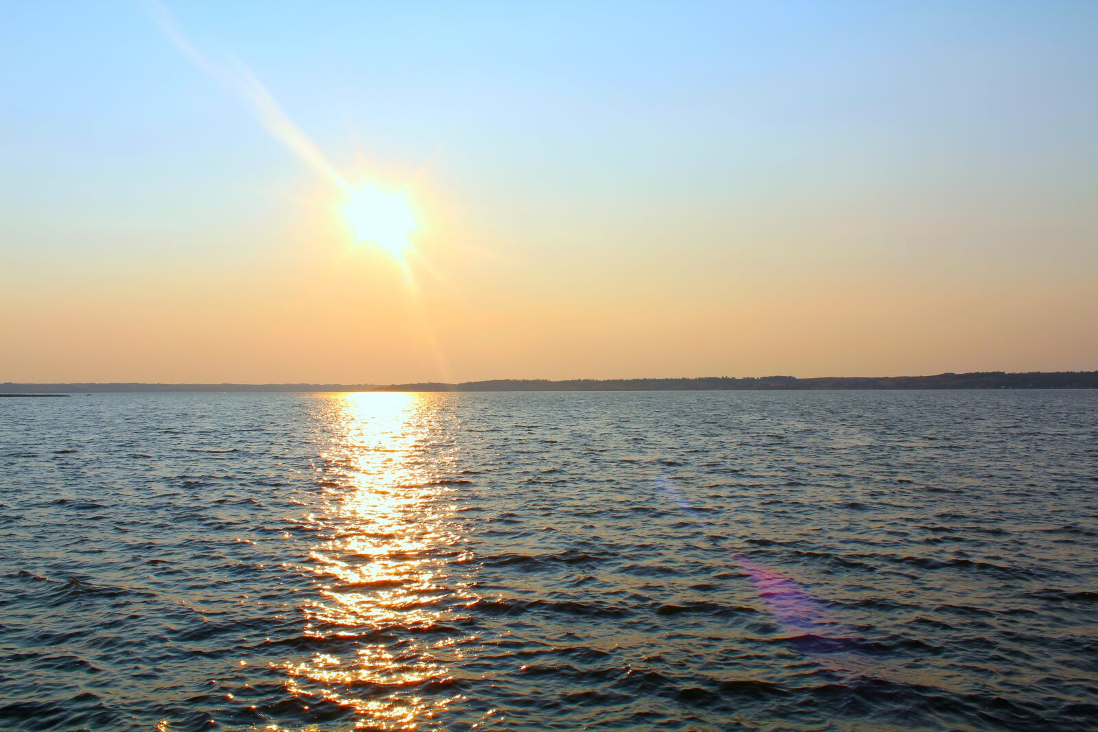Canon EOS 1300D (EOS Rebel T6 / EOS Kiss X80) sample photo. Sunset, lake, river photography