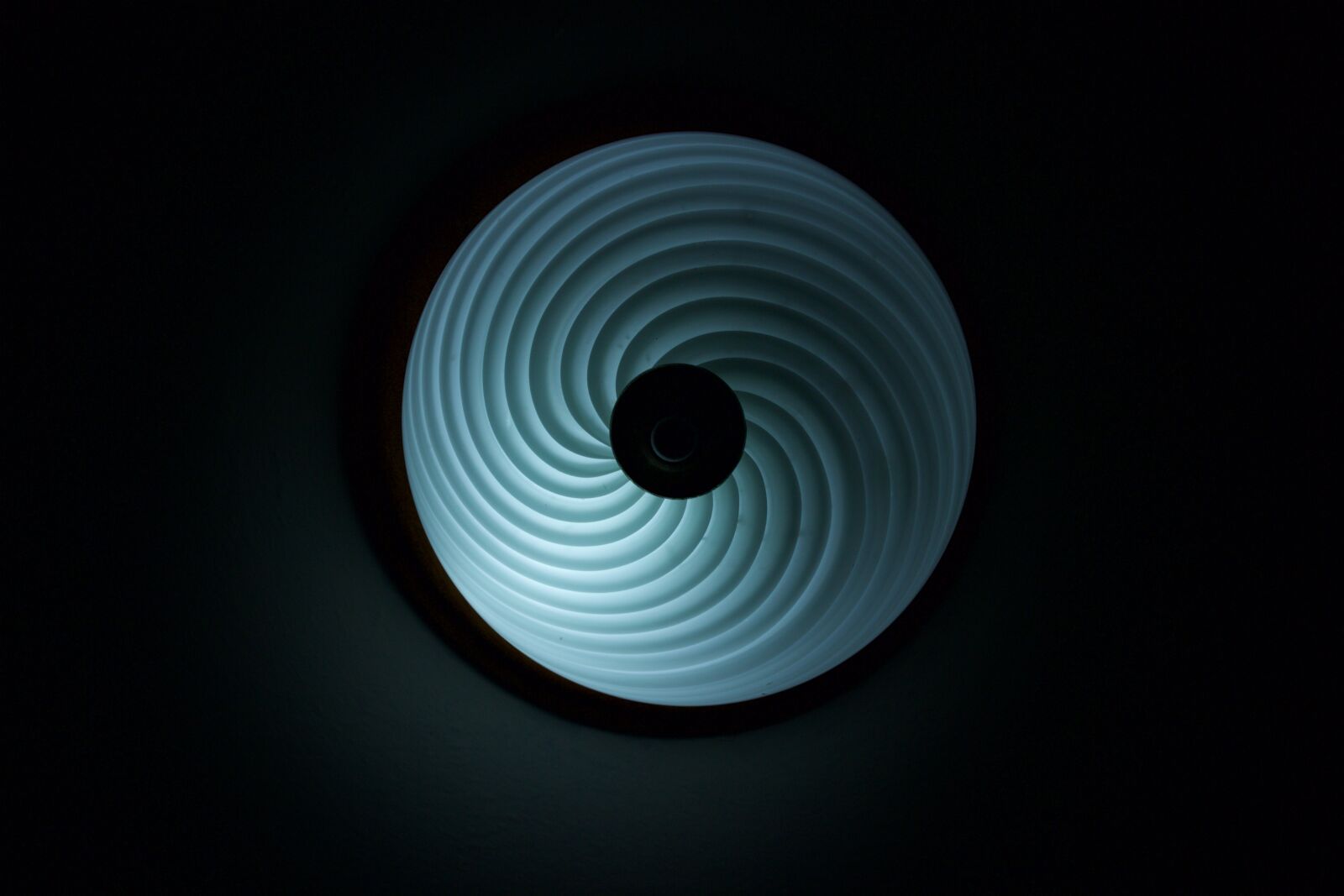 Canon EOS 600D (Rebel EOS T3i / EOS Kiss X5) sample photo. Azul, blue, lamp, lampara photography