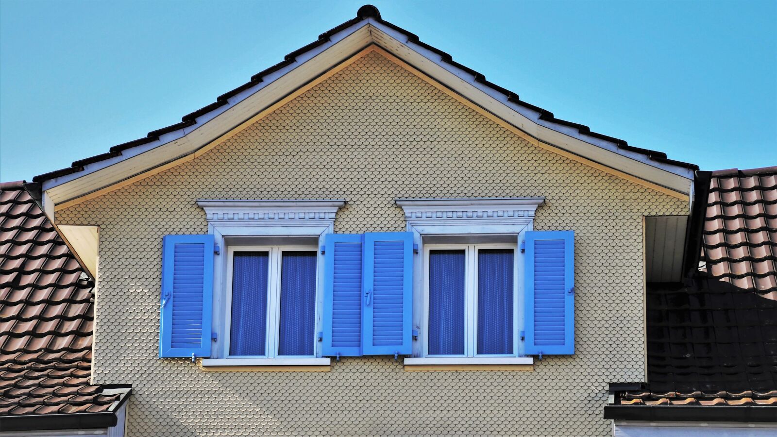 Canon EOS 80D sample photo. Attic, the roof of photography