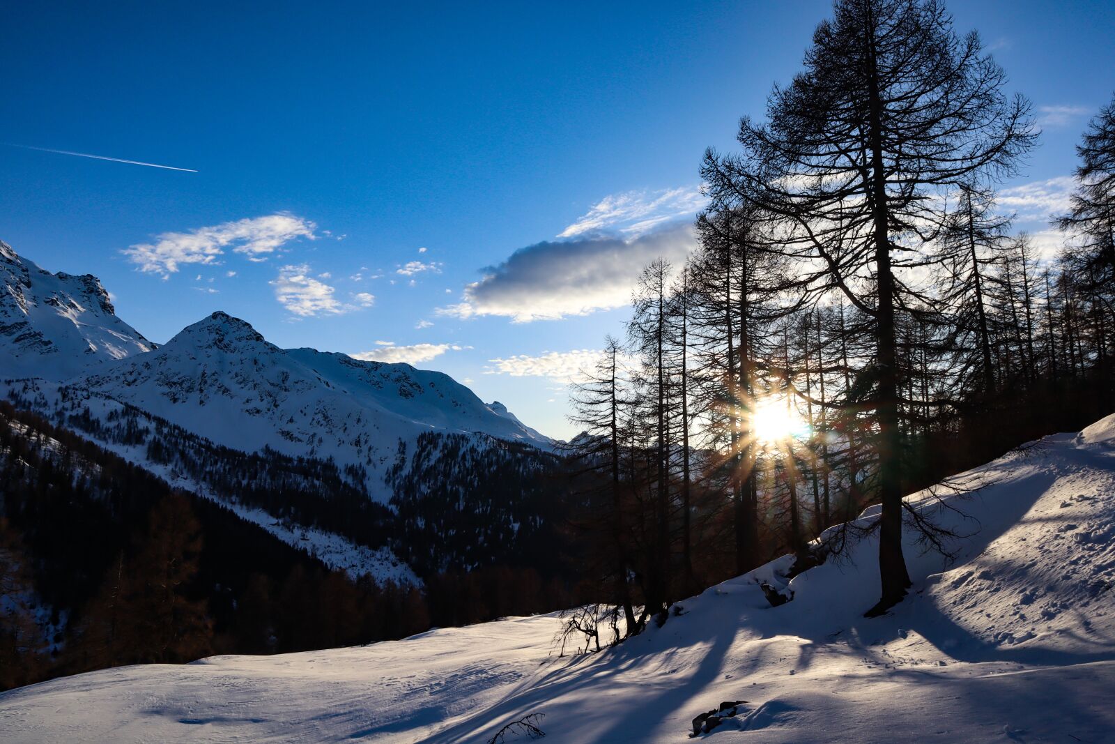 Canon EF-M 15-45mm F3.5-6.3 IS STM sample photo. Snow, winter, sun photography