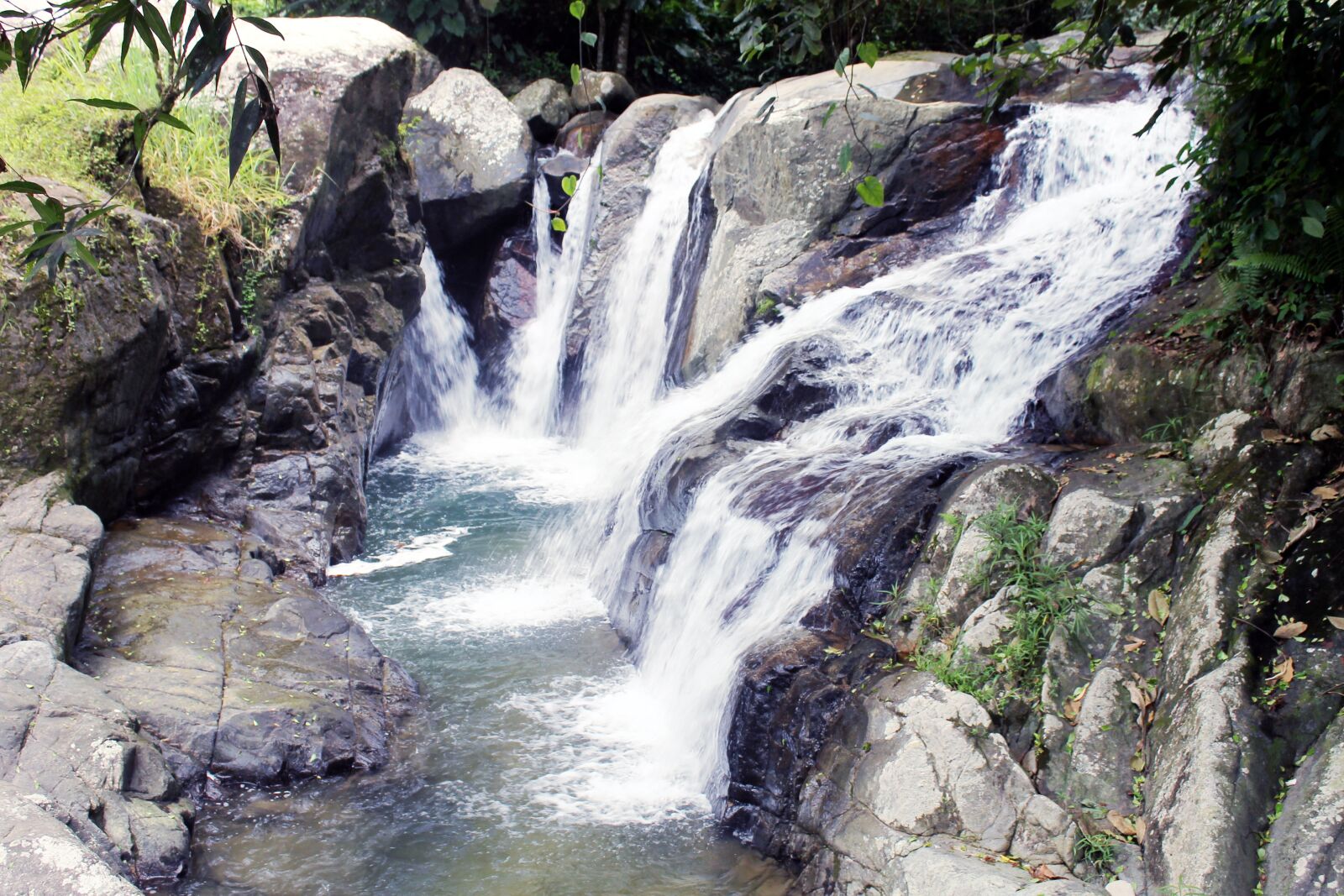 Canon EOS 1100D (EOS Rebel T3 / EOS Kiss X50) sample photo. River, brook, stream photography