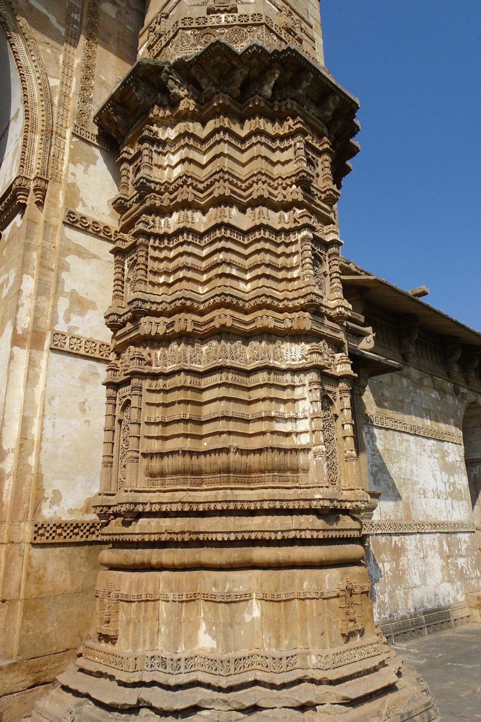 Sony Cyber-shot DSC-HX90V sample photo. Jama masjid, champaner-pavagadh, pillar photography