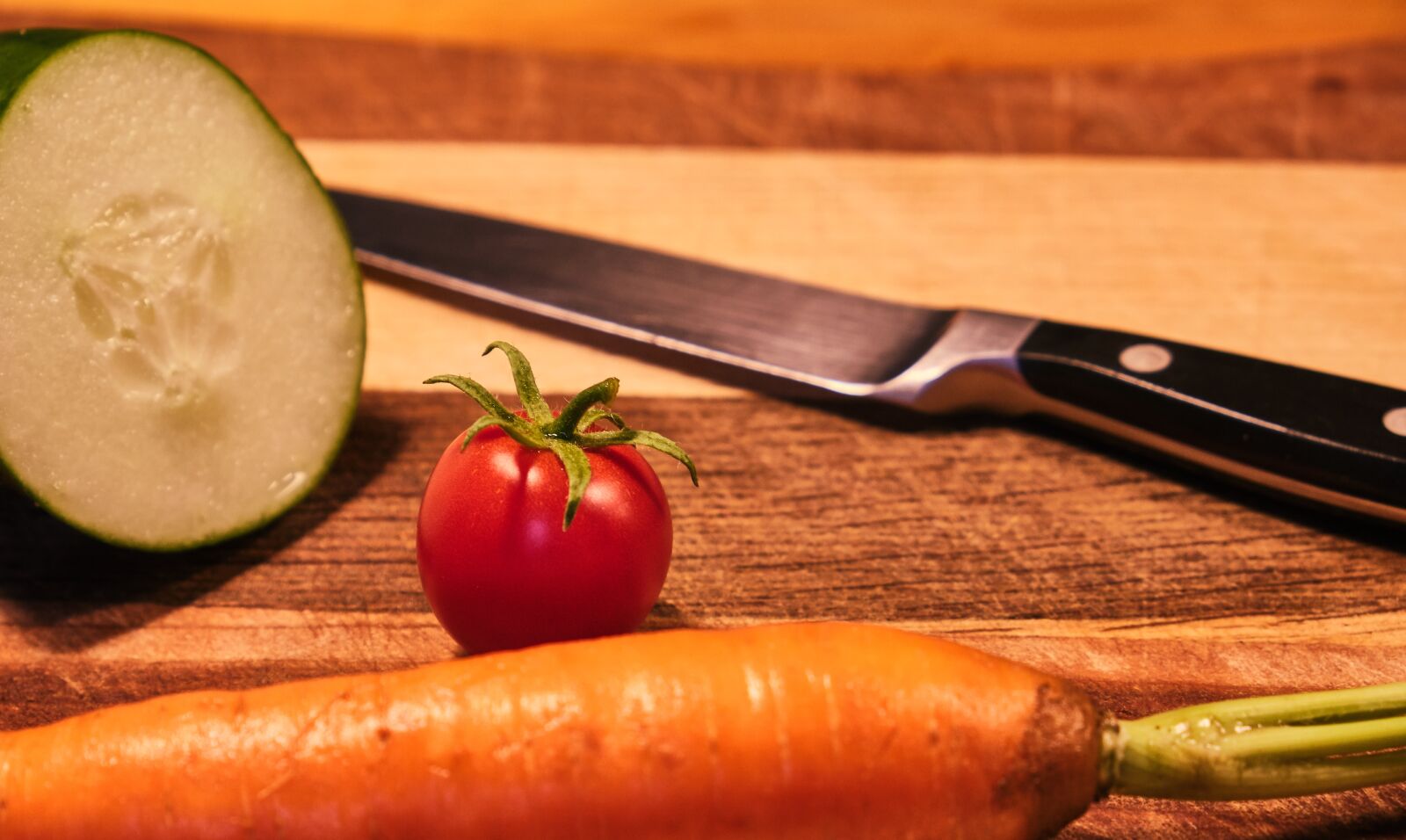 Fujifilm XF 18-55mm F2.8-4 R LM OIS sample photo. Vegetables, tomato, cucumber photography
