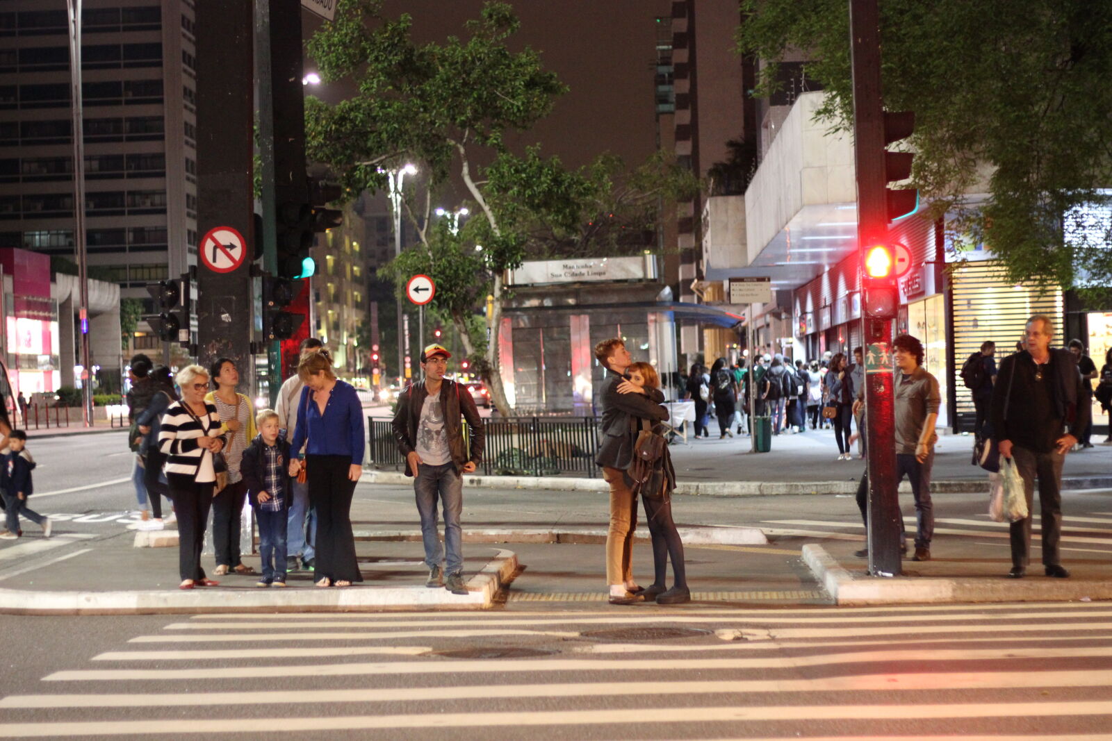Canon EOS 600D (Rebel EOS T3i / EOS Kiss X5) sample photo. Avenida, paulista, buildings, city photography