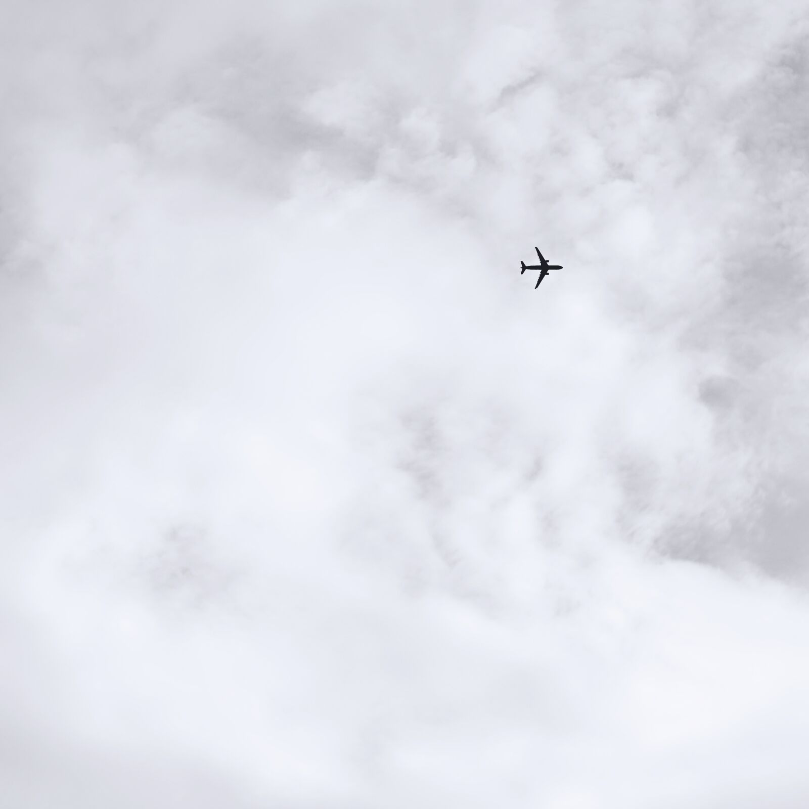Canon EOS 600D (Rebel EOS T3i / EOS Kiss X5) + Canon EF 50mm F1.8 II sample photo. Airplane, plane, travel photography
