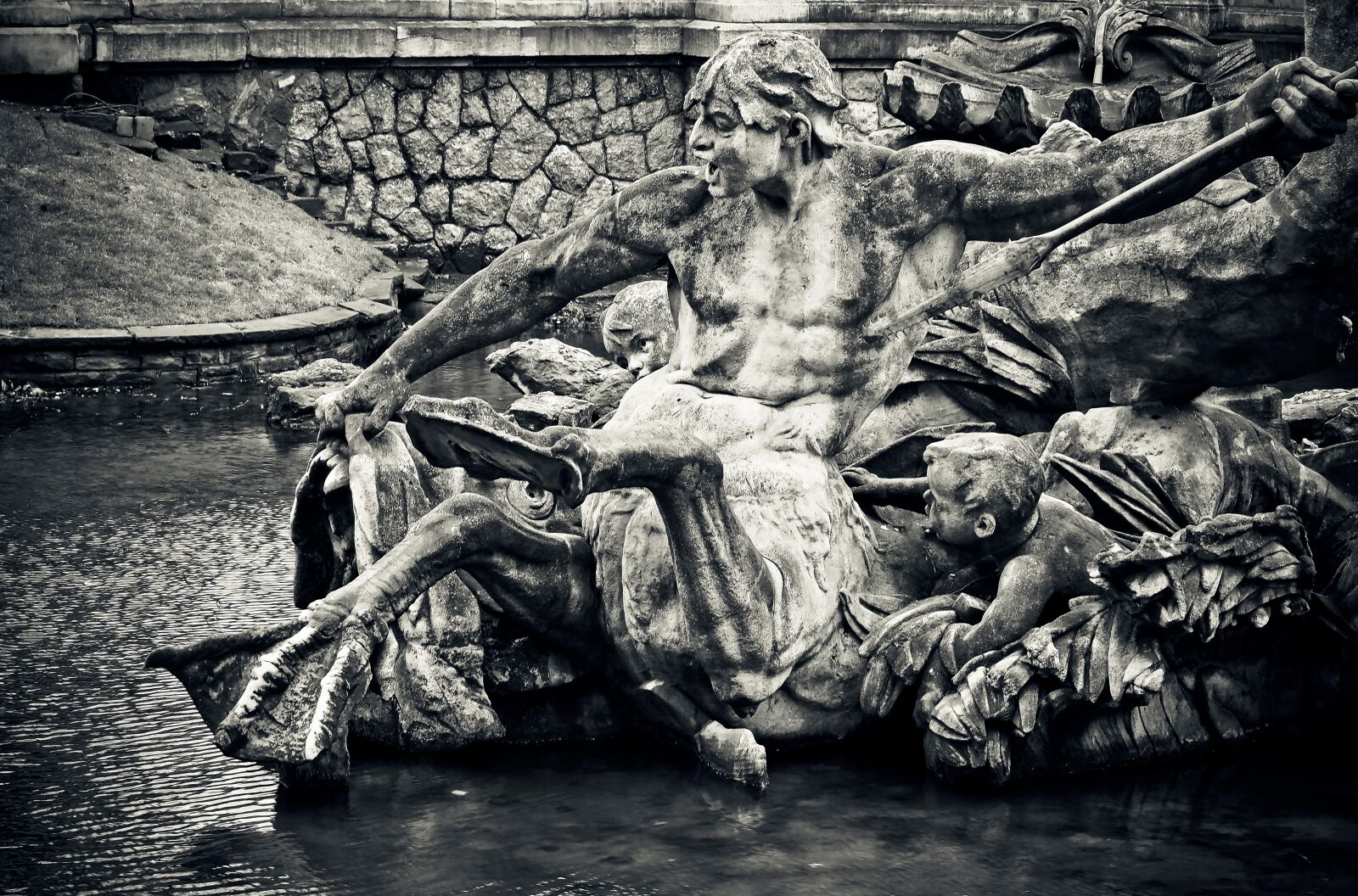 Olympus OM-D E-M10 sample photo. Statue, fountain, figure photography