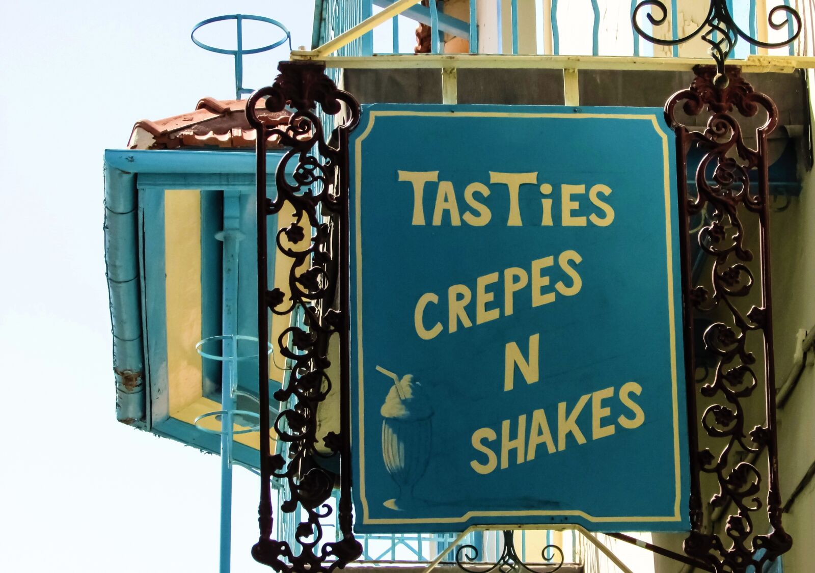 Canon PowerShot SX400 IS sample photo. Cafe, crepes, sign photography