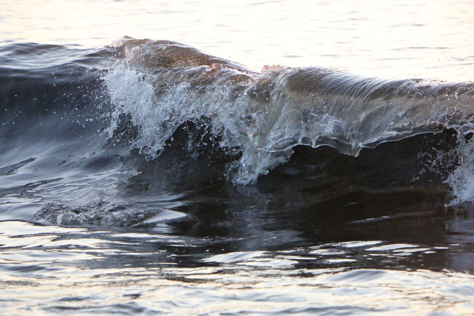 Canon EF-S 18-135mm F3.5-5.6 IS STM sample photo. Waves, tides, baltic sea photography