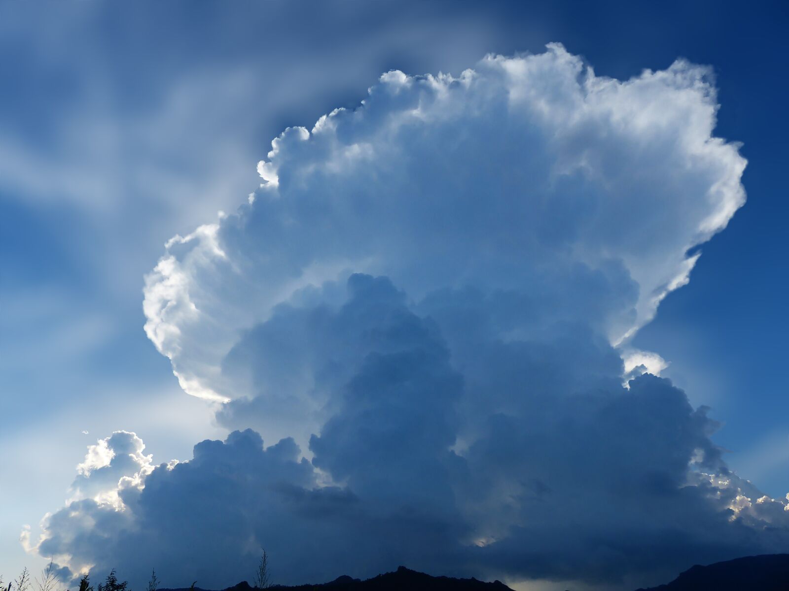Panasonic Lumix DMC-FZ200 sample photo. Cloud, white, giant photography