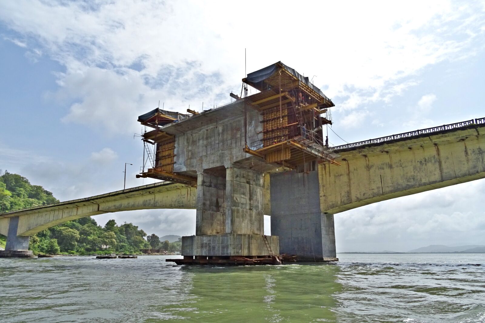 Sony DSC-HX60V sample photo. Bridge, pillar, tower photography