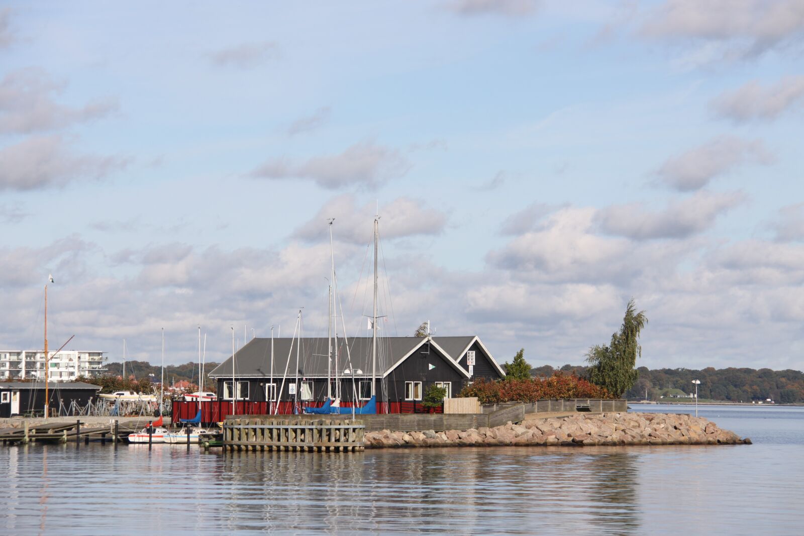 Canon EOS 50D sample photo. Port, sea, house photography