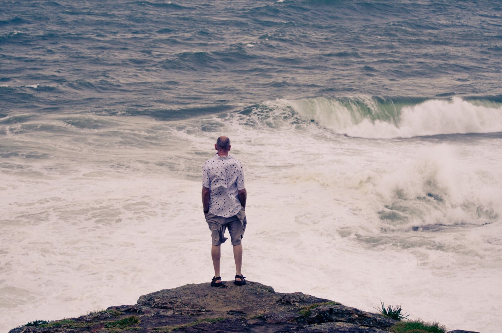 Nikon D7000 sample photo. Man, rocks, surf photography