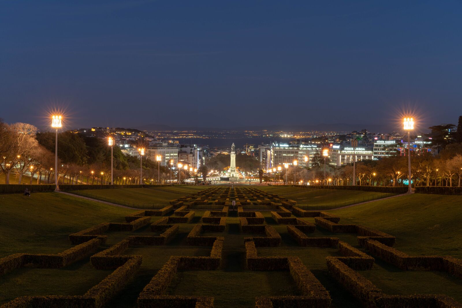 Sony a7 III + Sony Sonnar T* FE 55mm F1.8 ZA sample photo. Lisbon, portugal, evening photography