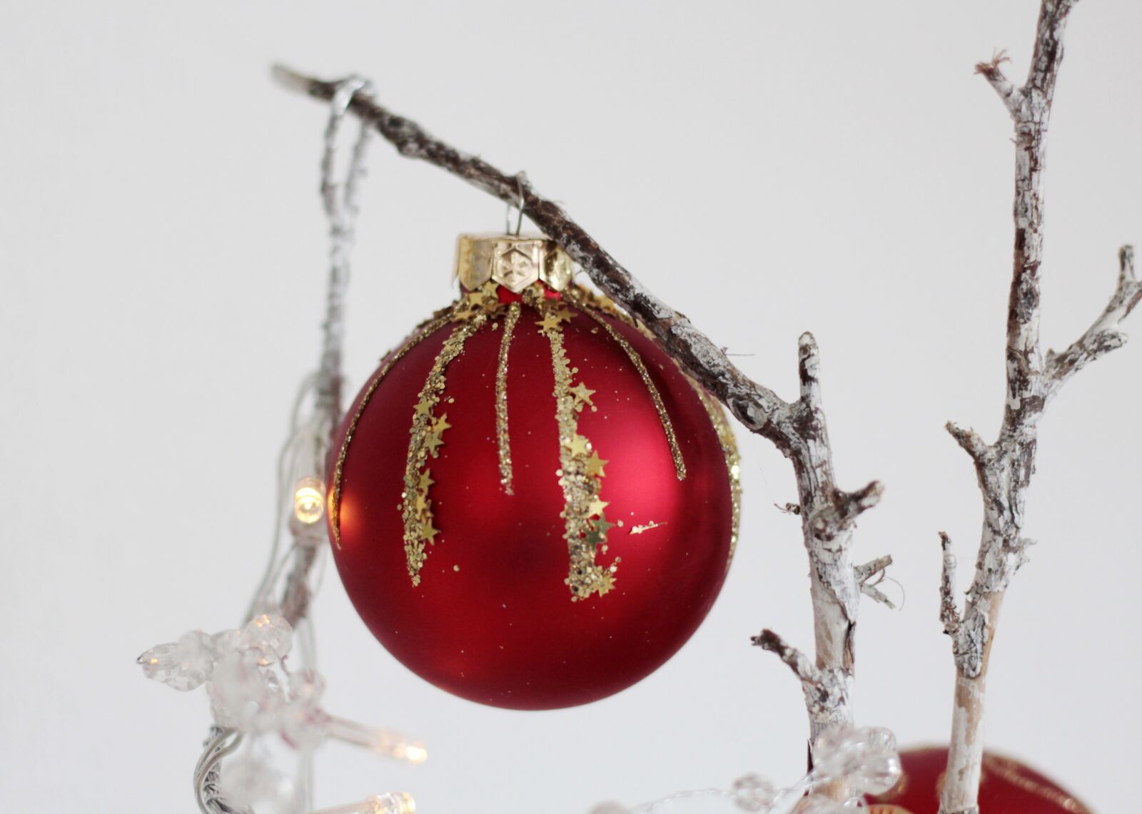Canon EOS 600D (Rebel EOS T3i / EOS Kiss X5) sample photo. Christmas, christmas bauble, slightly photography