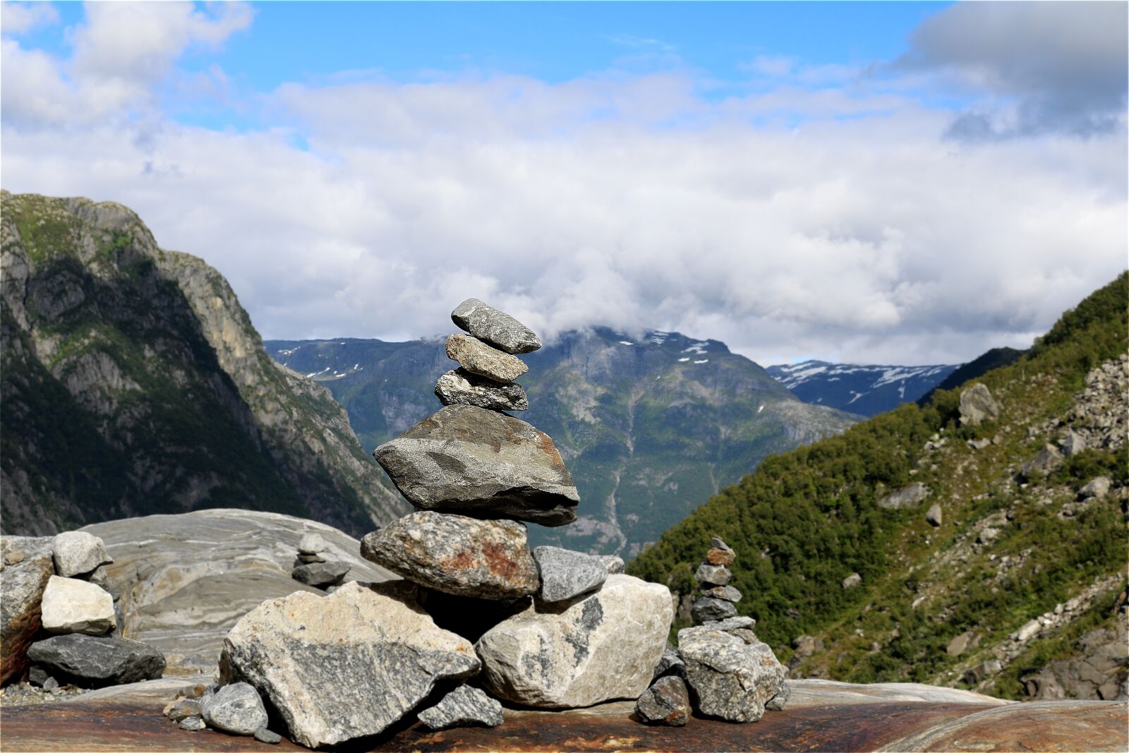 Canon EOS 750D (EOS Rebel T6i / EOS Kiss X8i) sample photo. Mountain, cairn, balance photography