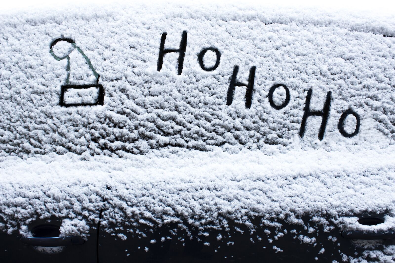 Canon EOS 1300D (EOS Rebel T6 / EOS Kiss X80) sample photo. Santa hat, snow, frost photography