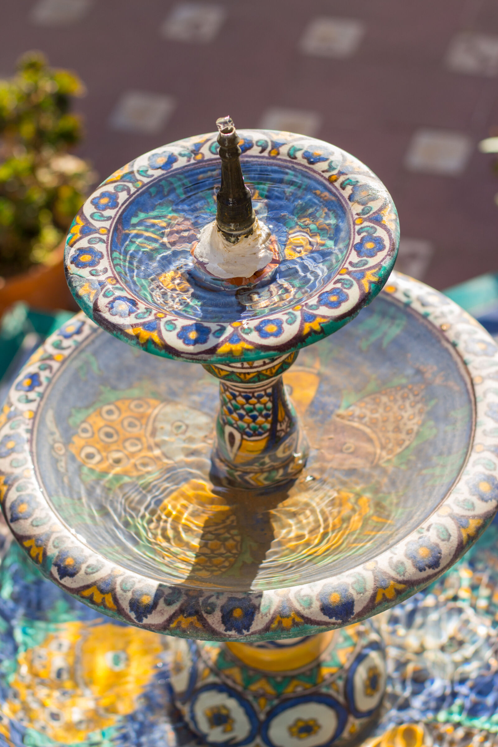 Canon EOS 700D (EOS Rebel T5i / EOS Kiss X7i) sample photo. Blue, carmen, decorated, fountain photography