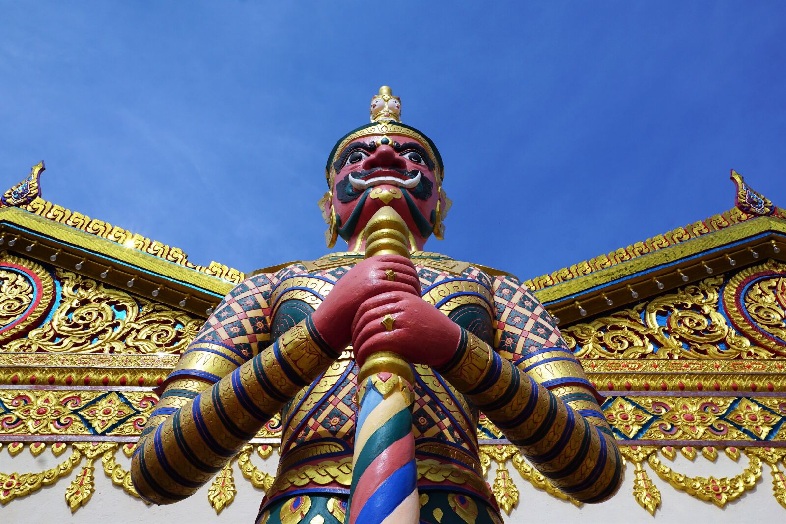 Sony ILCA-77M2 + Sony DT 16-50mm F2.8 SSM sample photo. Temple, ornament, golden photography