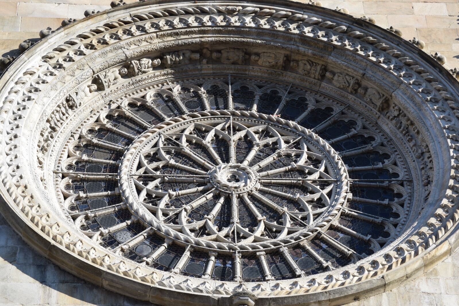 Nikon D3300 sample photo. Como, rose window, duomo photography