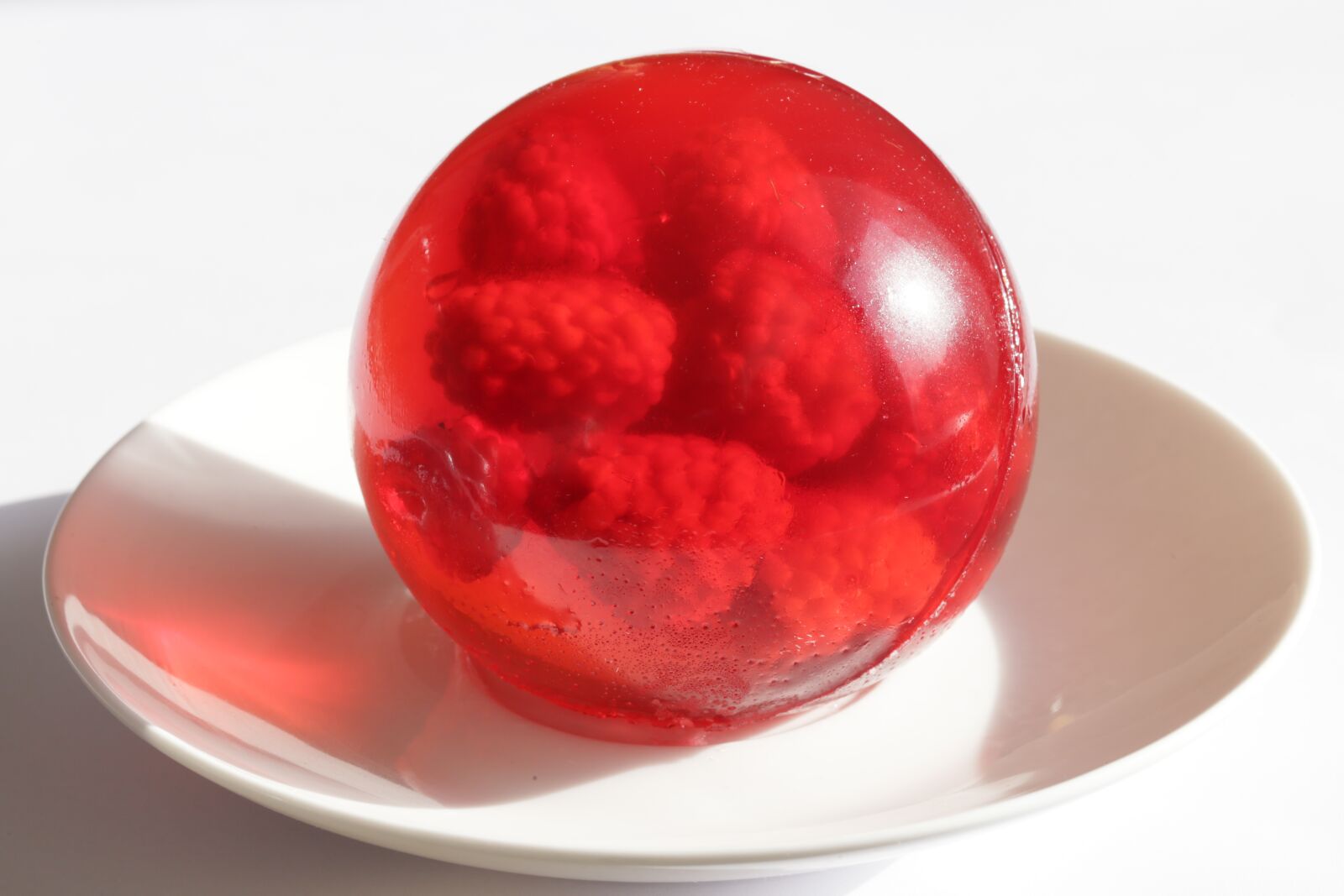 Canon EF 100mm F2.8L Macro IS USM sample photo. Jelly, red, raspberry photography