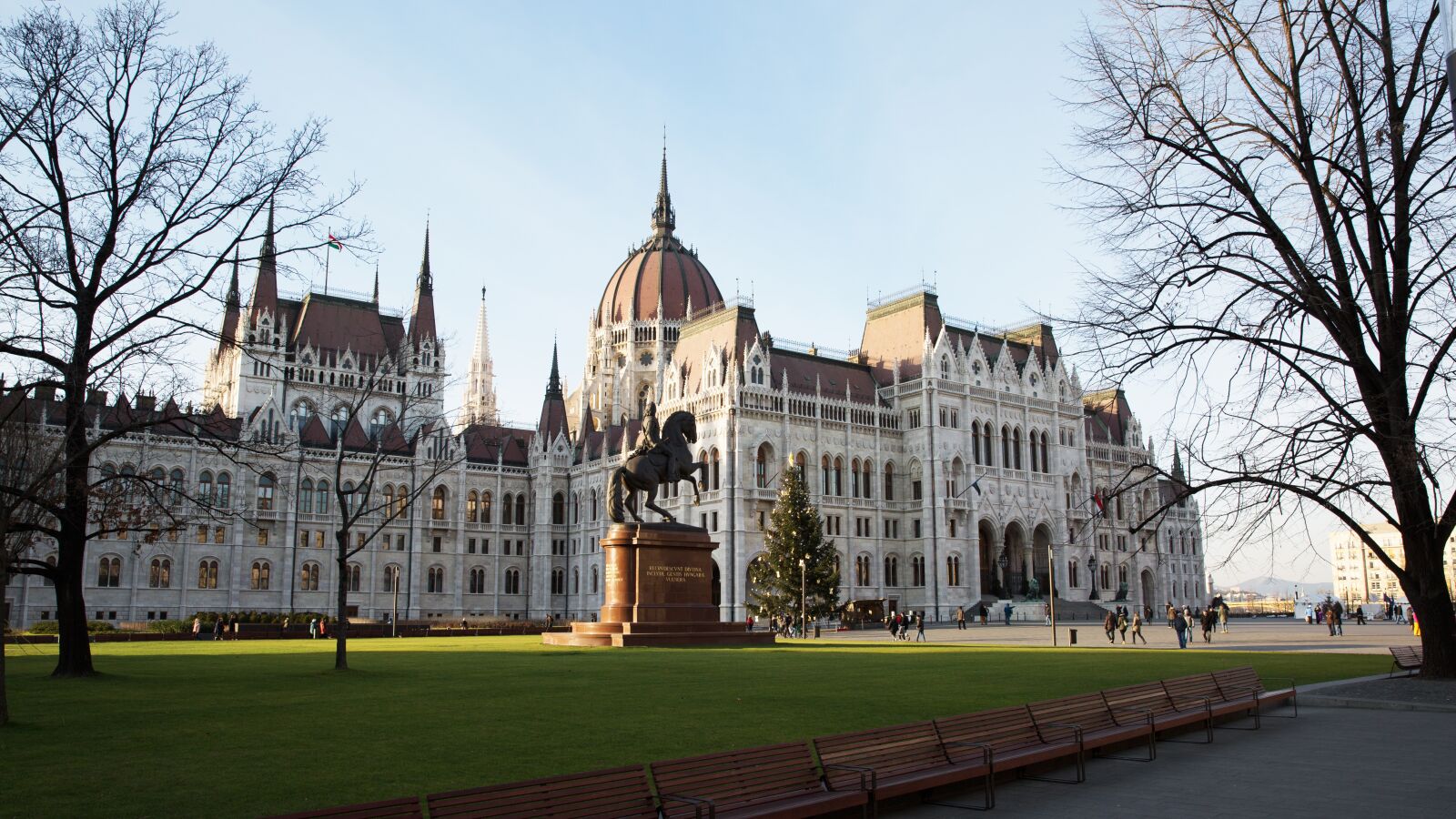 Canon EF 24-70mm F2.8L II USM sample photo. Budapest, hungary, parliament photography