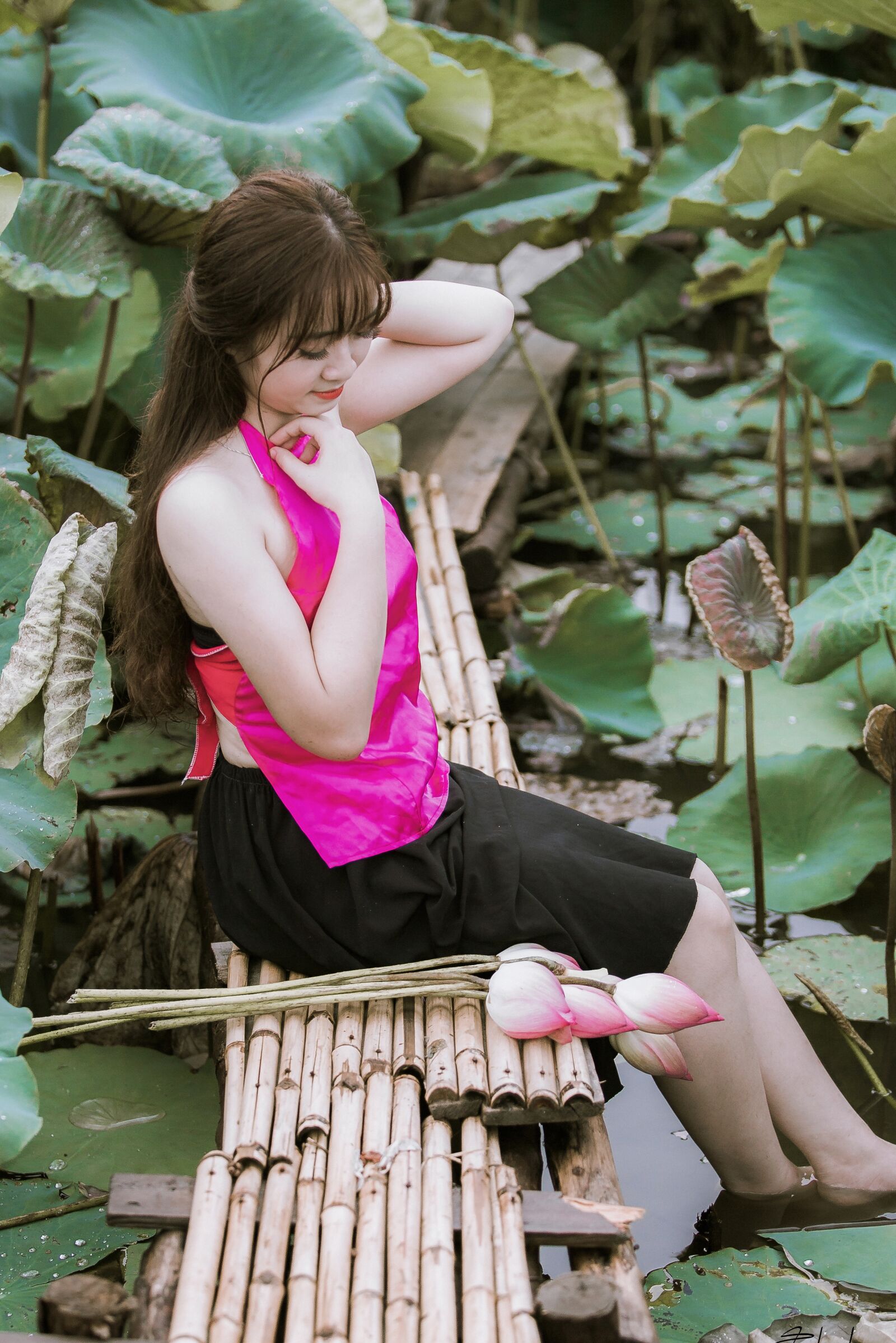Canon EF 70-200mm F2.8L USM sample photo. Vietnam, lotus, girl photography