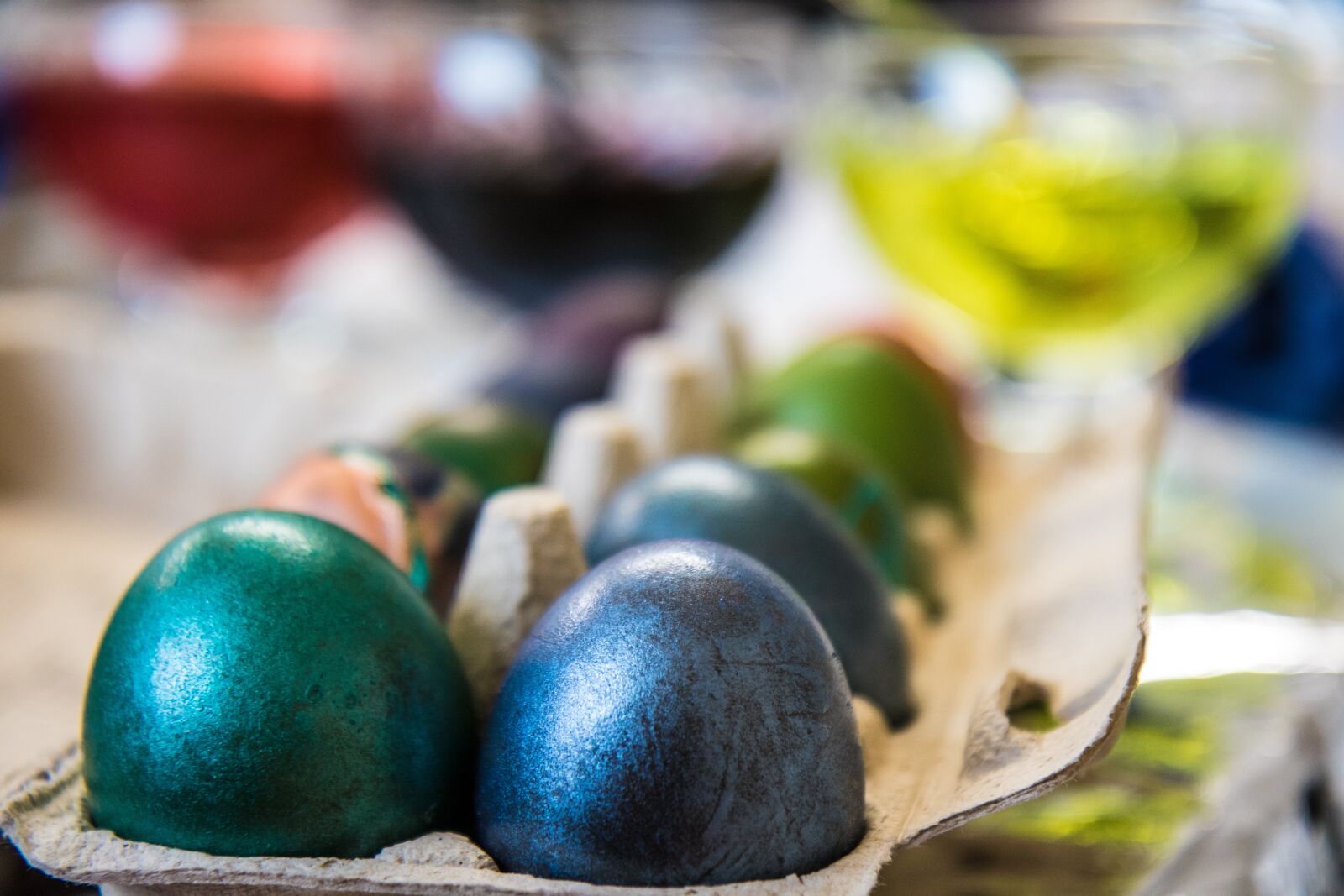 Canon EOS 7D Mark II sample photo. Egg, paint, easter photography