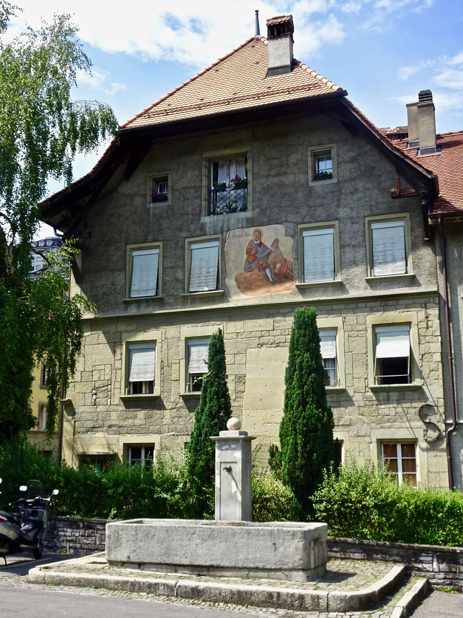 Sony Cyber-shot DSC-HX90V sample photo. Facade, architecture, house photography