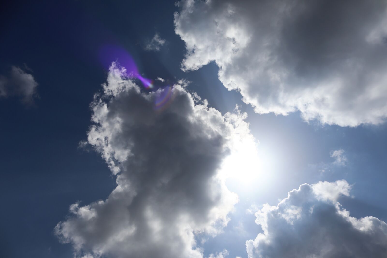 Canon EOS 200D (EOS Rebel SL2 / EOS Kiss X9) sample photo. Sky, sunny day, clouds photography