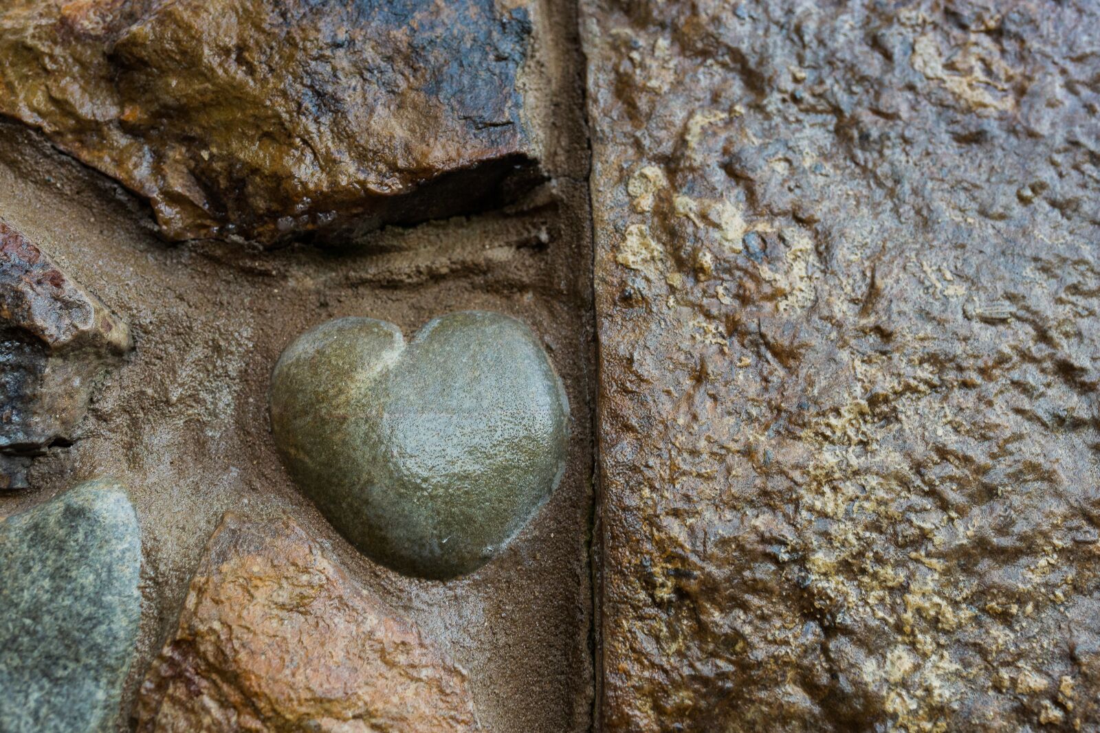 Canon EOS 6D sample photo. Heart, stone, love photography
