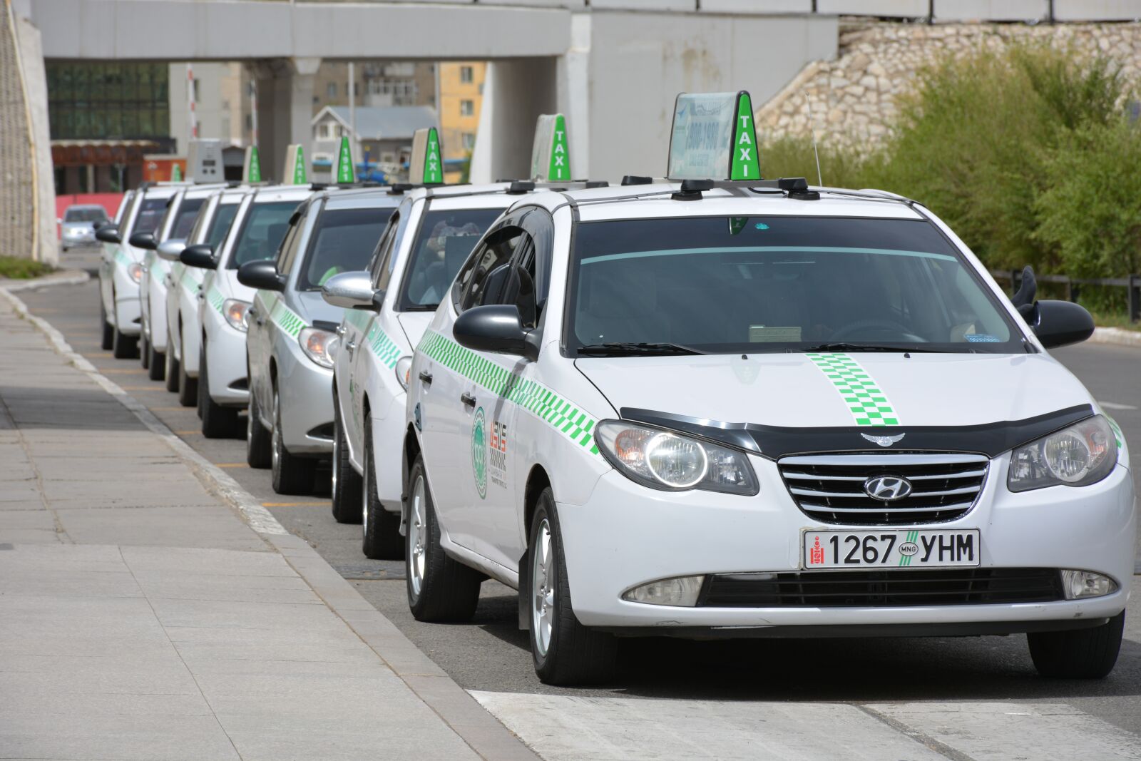 Nikon D7100 sample photo. Taxi, airport, city transportation photography