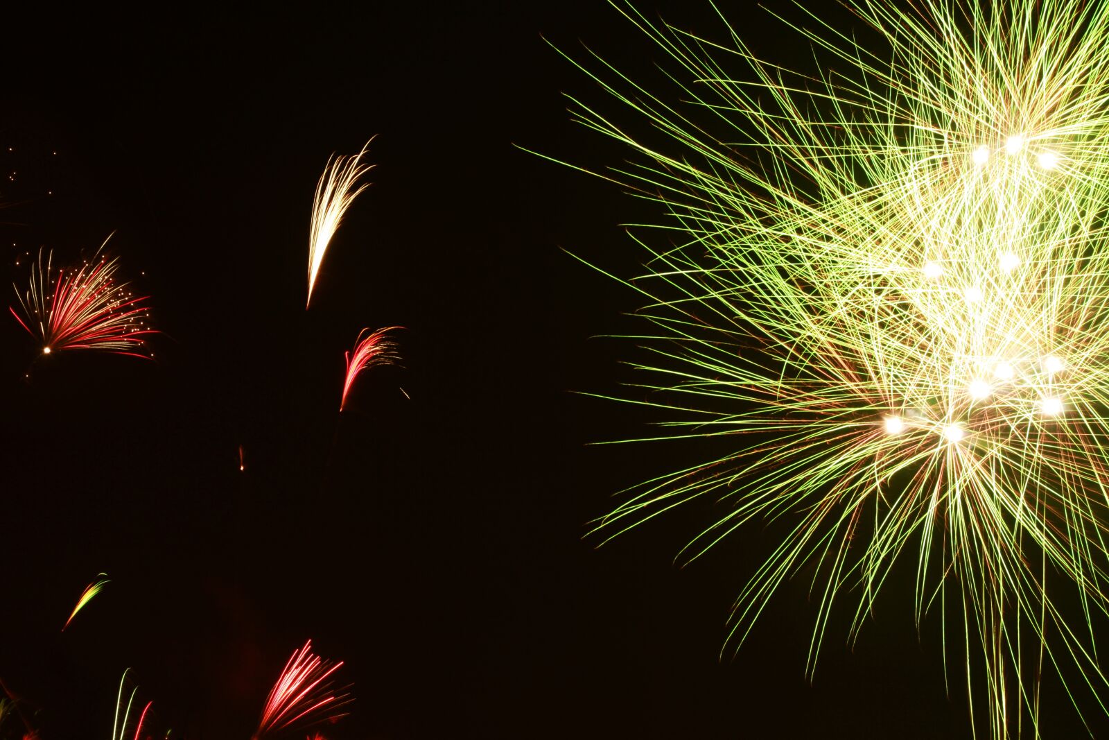 Canon EOS 5D Mark II sample photo. Fireworks, new year, sparkle photography
